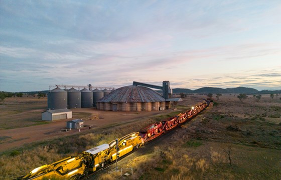 SRA Rm95ballastcleanerand Mfcwagons2